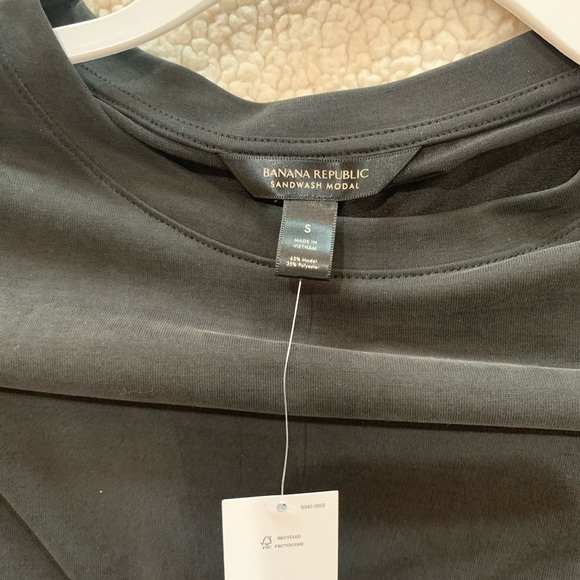 Black top - Picture 3 of 4